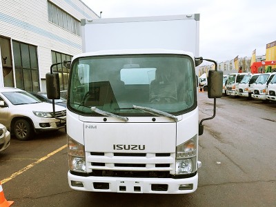 Промтоварный фургон Isuzu ELF 3.5 NMR85H 4,3 м