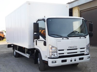 Промтоварный фургон Isuzu ELF 9.5 NQR90LM 6,4 тонны