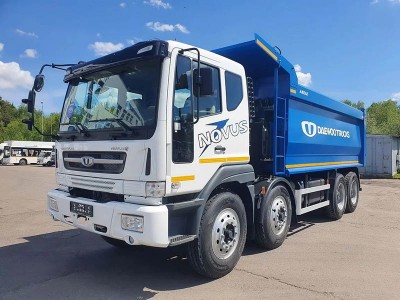Самосвал DAEWOO NOVUS CR8M7 8x4 с кузовом Grunwald 22м³ грузоподъемностью 26,5т Самосвал DAEWOO NOVUS CR8M7 8x4 с кузовом Grunwald 22м³ грузоподъемностью 26,5т